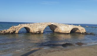 Brücke im Wasser